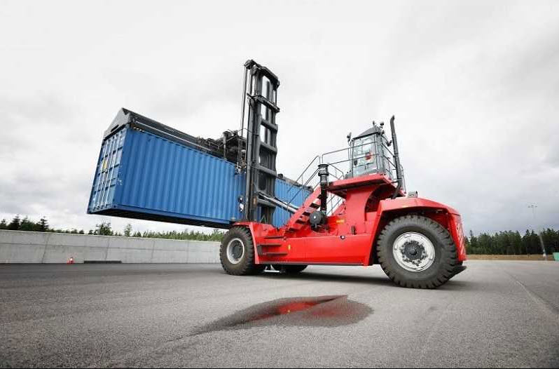 Proyek Pengadaan Side Loader di Wilayah Kerja Pt Pelindo Terminal Petikemas 06 April 2023 !